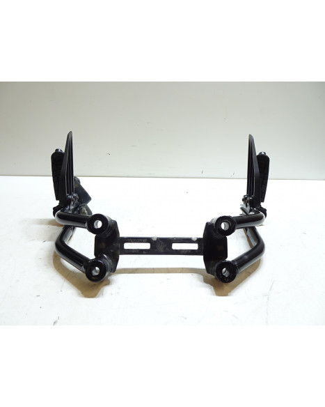 KTM 125 Duke, passagerarfotpinne komplett (par)