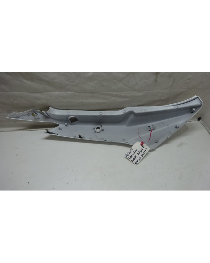 Kymco Super 8, bakre sidokåpa vänster