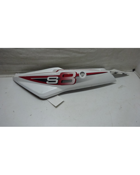 Kymco Super 8, bakre sidokåpa vänster