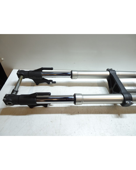 Honda VFR 1200X Crosstourer, framgaffel