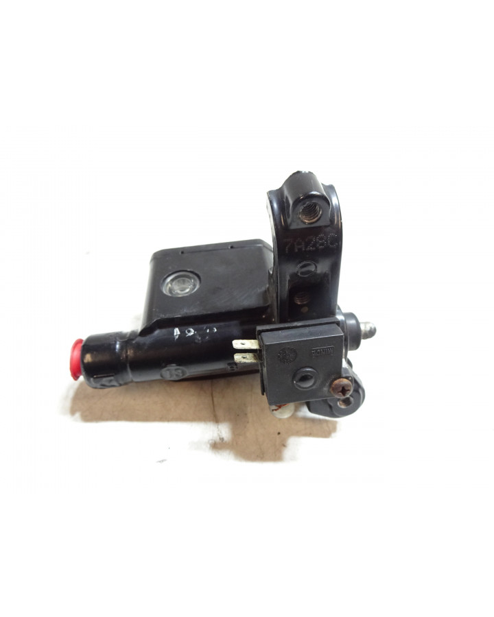 KTM 125 Duke, bromscylinder fram