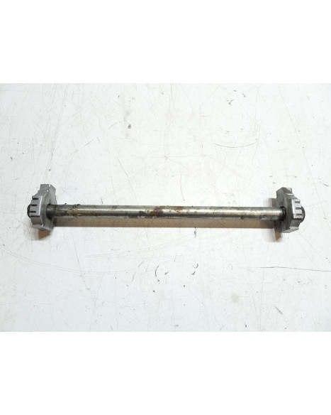 KTM 125 Duke, hjulaxel bak