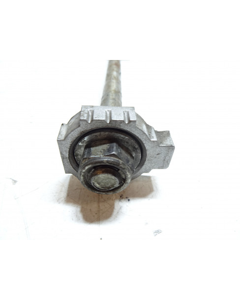 KTM 125 Duke, hjulaxel bak 2