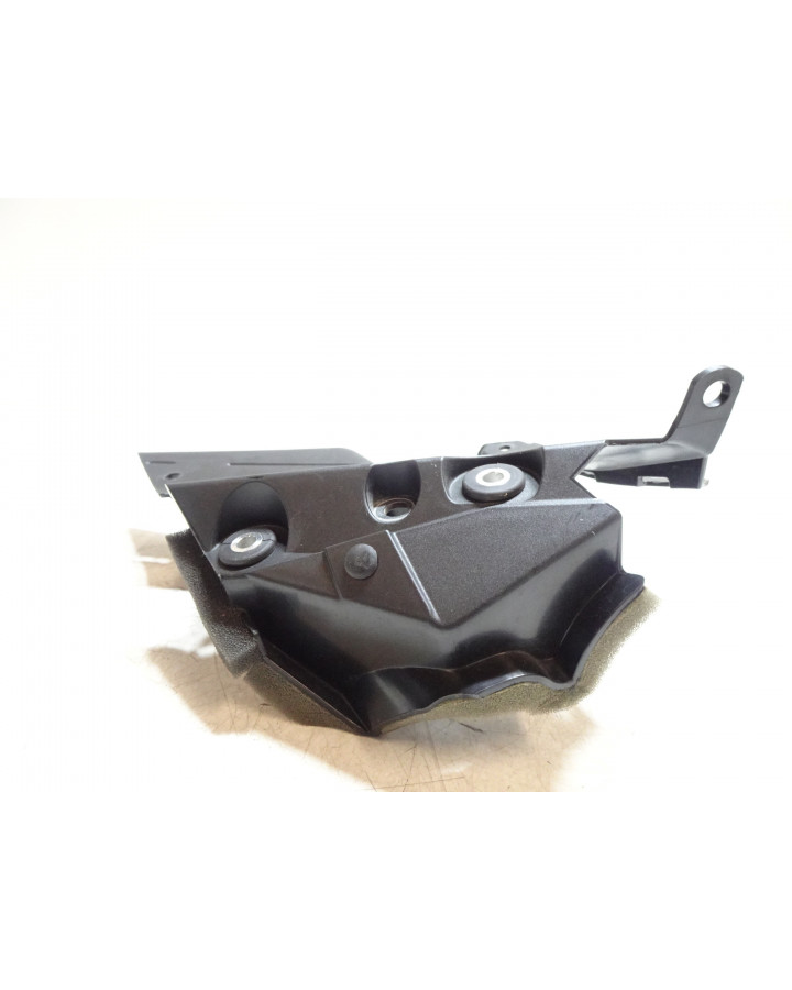 Yamaha MT-09, inre sidokåpa höger fram