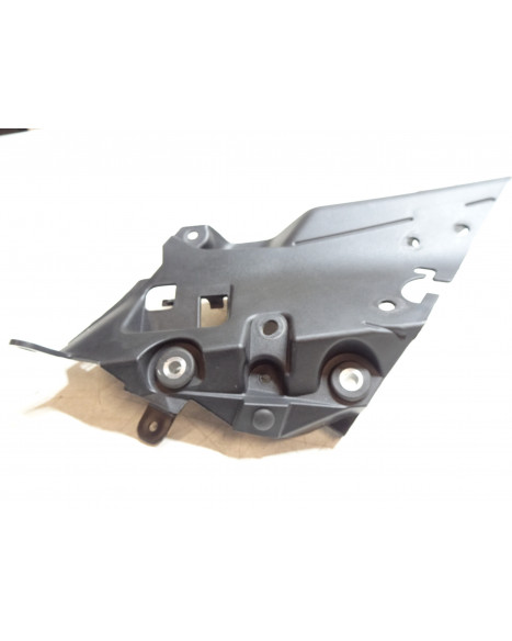 Yamaha MT-09, inre sidokåpa vänster fram