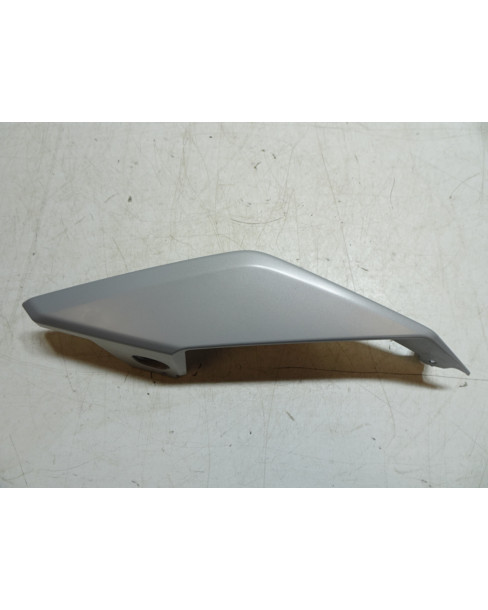 Yamaha MT-09, bakre sidokåpa vänster