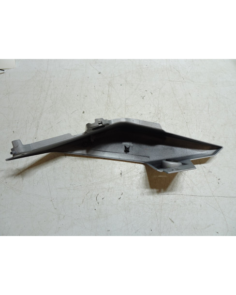 Yamaha MT-09, bakre sidokåpa vänster 2