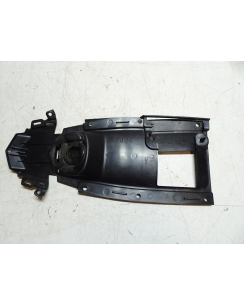 Yamaha MT-09, inre stänkskärm 2