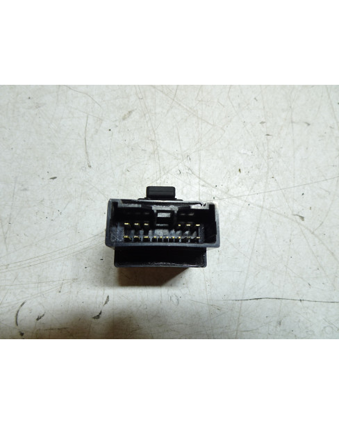 Yamaha MT-09, relä bränslepump 2