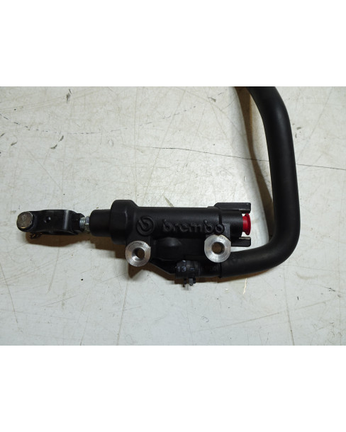 Yamaha MT-09, bromscylinder bak 2