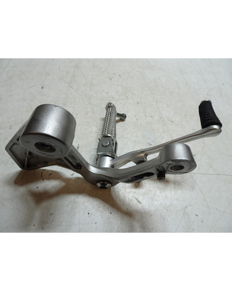 Yamaha MT-09, fotpinne vänster komplett