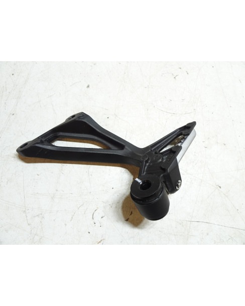 Kawasaki Z900, passagerarfotpinne höger komplett 2