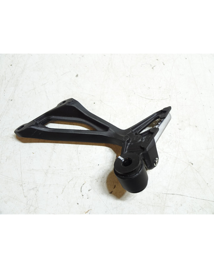 Kawasaki Z900, passagerarfotpinne höger komplett