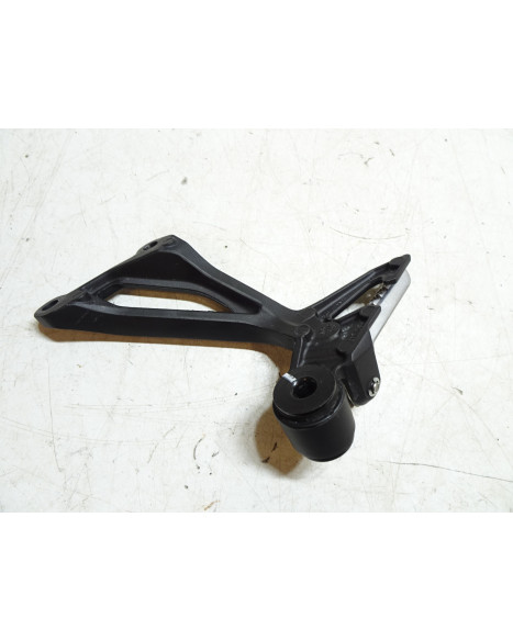 Kawasaki Z900, passagerarfotpinne höger komplett