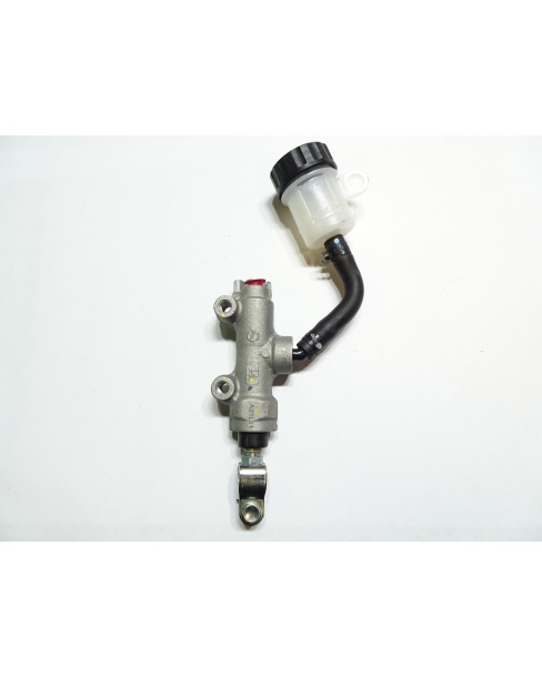 Kawasaki Z900, bromscylinder bak 2