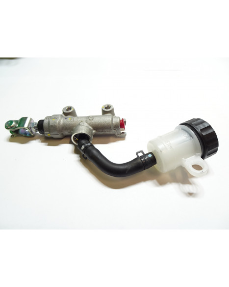 Kawasaki Z900, bromscylinder bak