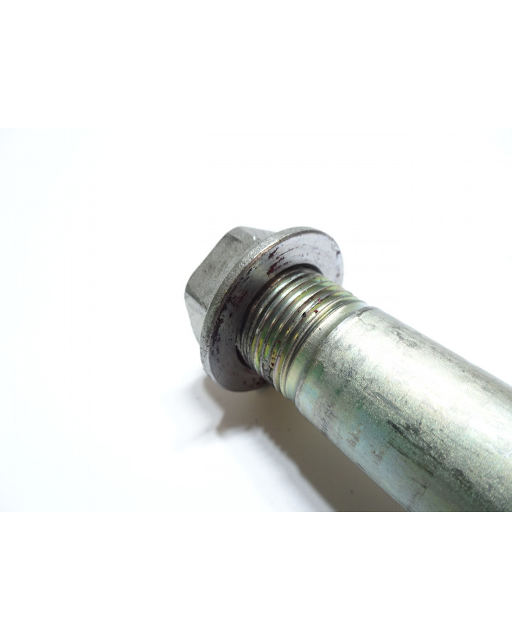 Kawasaki Z900, svingbult