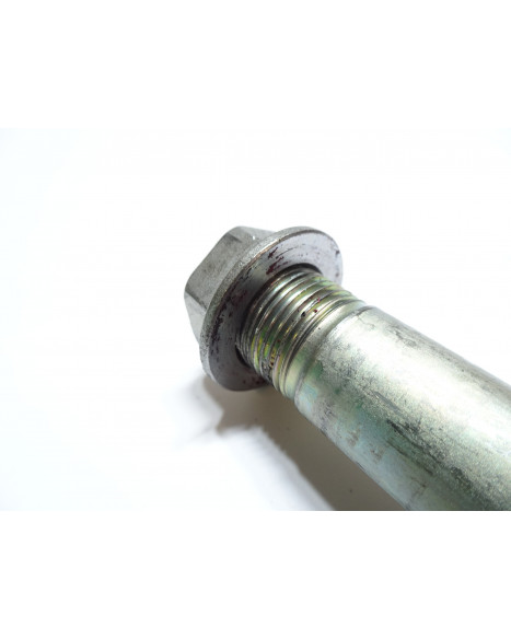 Kawasaki Z900, svingbult