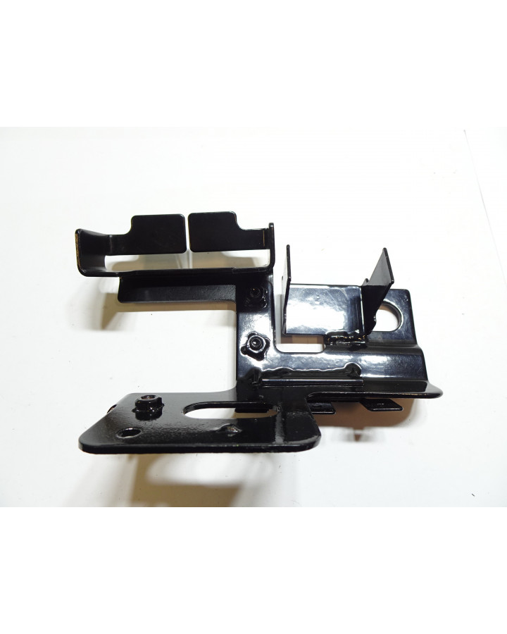 Peugeot Speedfight 4, reläfäste bak