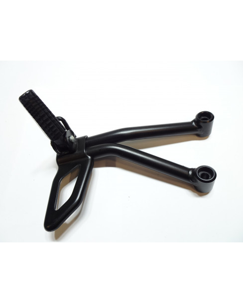 Suzuki SV650, passagerarfotpinne vänster komplett 2