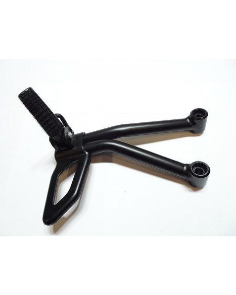 Suzuki SV650, passagerarfotpinne vänster komplett