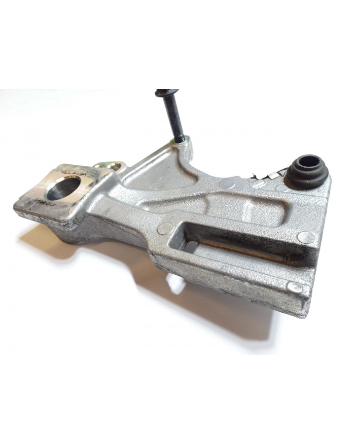 Suzuki SV650, bromsokshållare bak