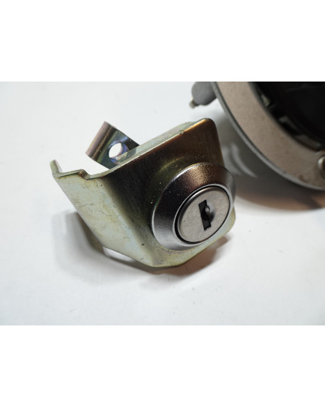 Suzuki SV650, tanklock/sadellås