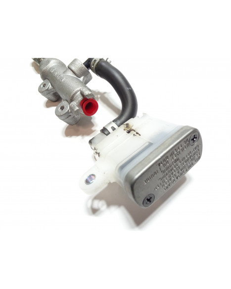 Suzuki SV650, bromscylinder bak