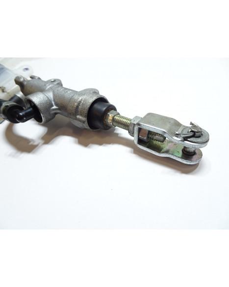 Suzuki SV650, bromscylinder bak