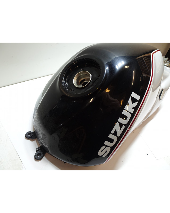 Suzuki SV650, bränsletank