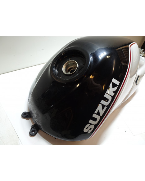 Suzuki SV650, bränsletank