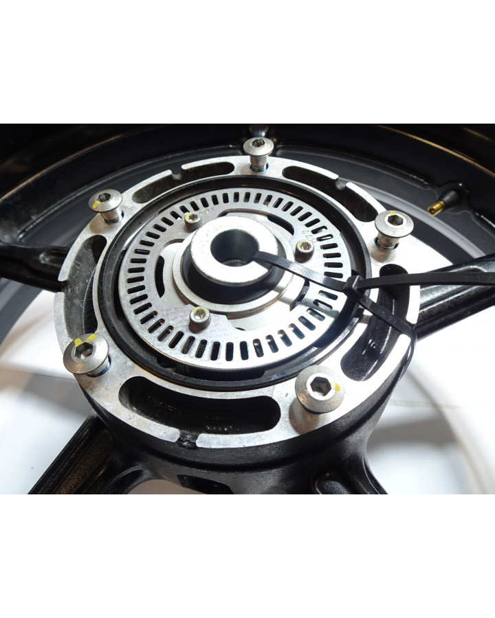 Suzuki SV650, bakfälg