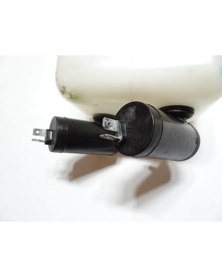 Casalini M20, spolarvätskebehållare