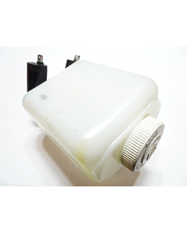 Casalini M20, spolarvätskebehållare