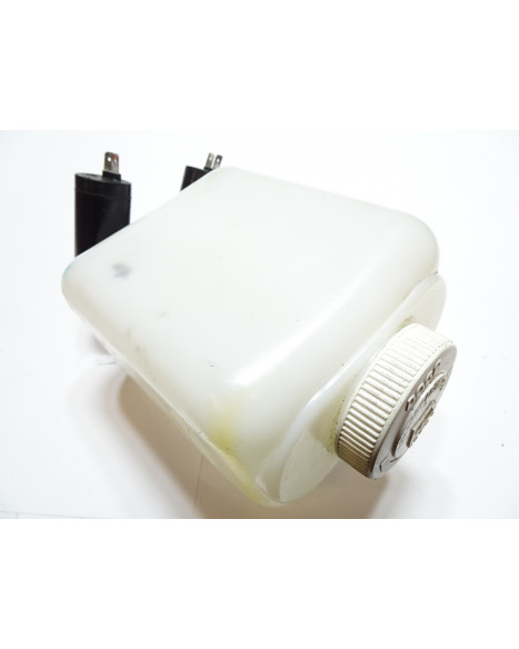 Casalini M20, spolarvätskebehållare