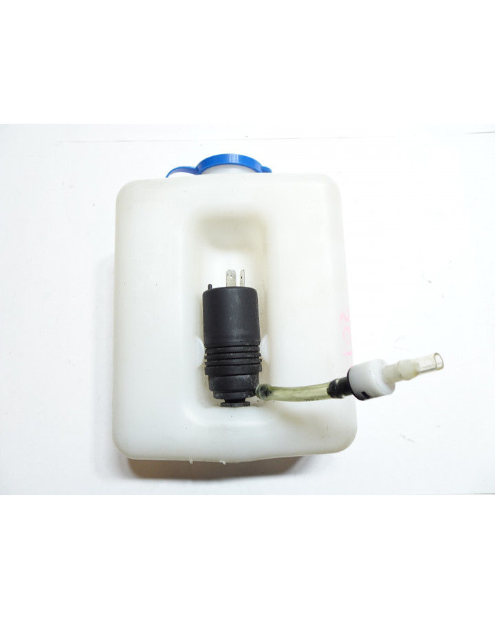 Microcar MGO, spolarvätskebehållare