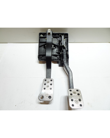 Ligier JS60, pedalställ