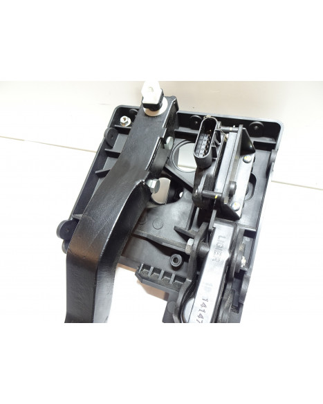 Ligier JS60, pedalställ