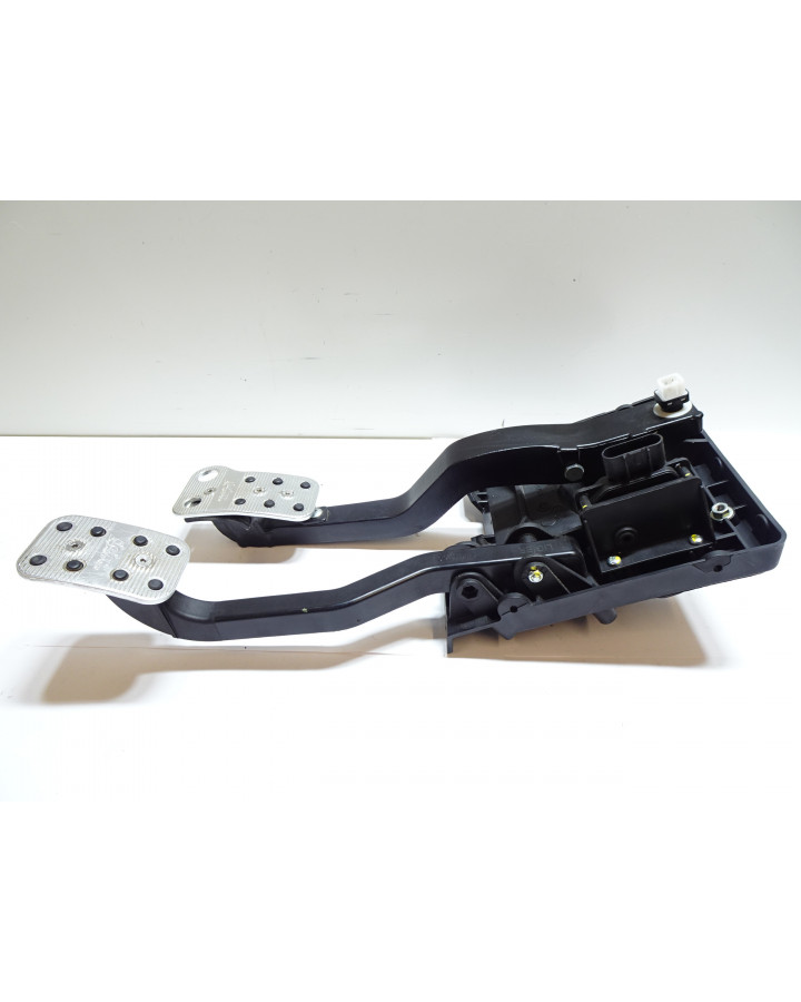 Ligier JS60, pedalställ