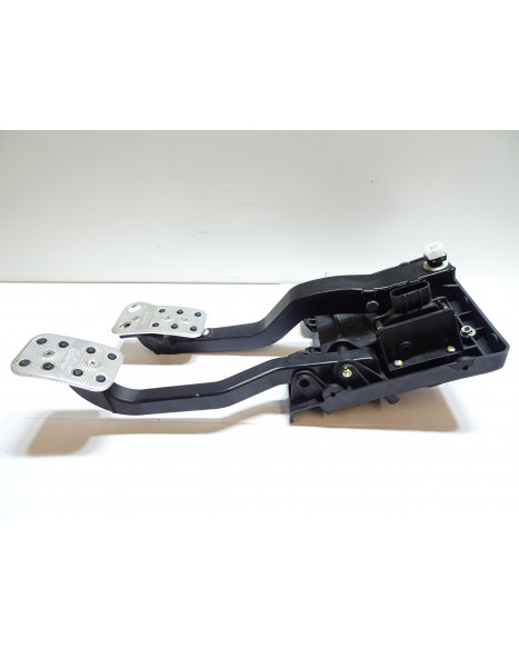 Ligier JS60, pedalställ