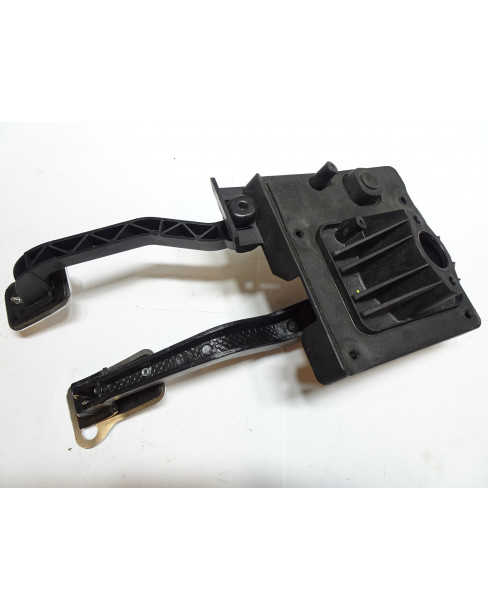 Ligier JS60, pedalställ 2