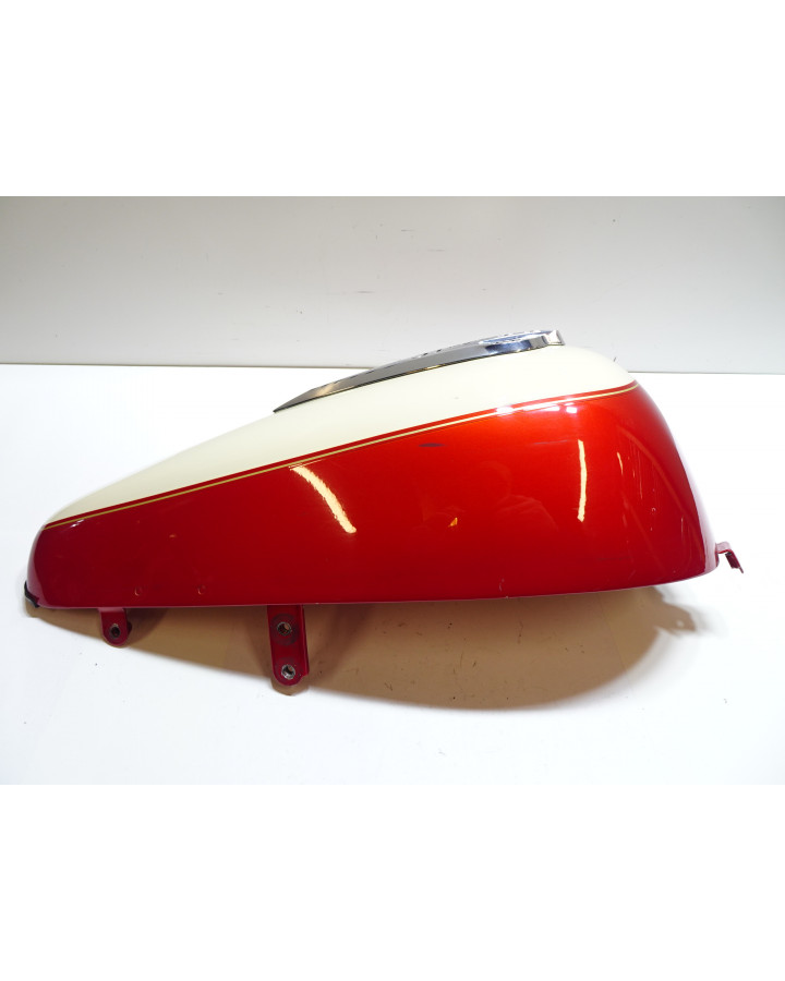 Suzuki VL 1500 LC Intruder, tankkåpa vänster