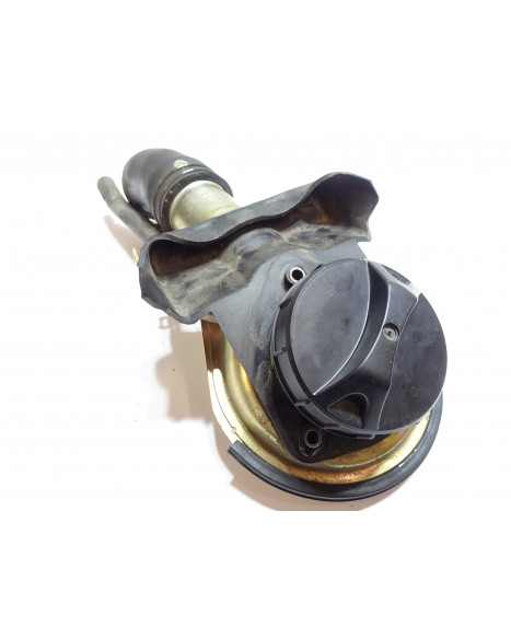 Suzuki VL 1500 LC Intruder, bränslepåfyllningsrör