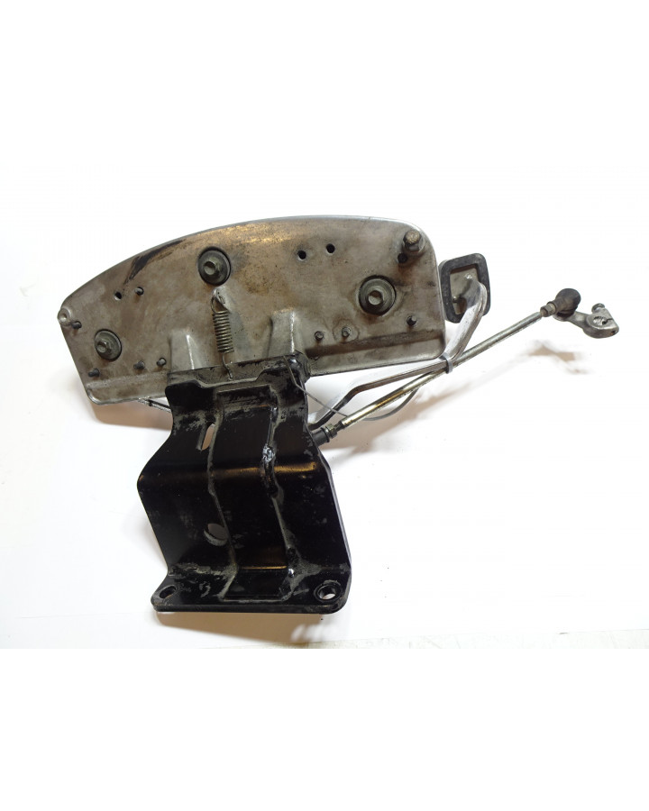 Suzuki VL 1500 LC Intruder, fotplatta vänster...