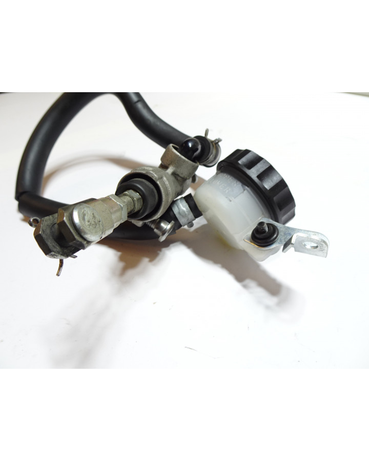 Kawasaki ZZR1400, bromscylinder bak