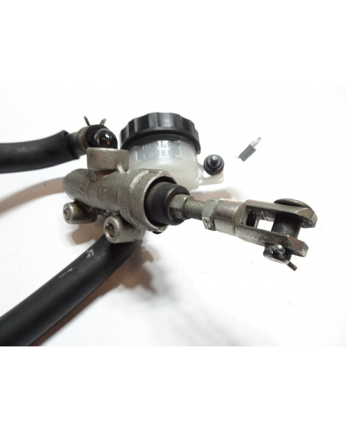 Kawasaki ZZR1400, bromscylinder bak 2