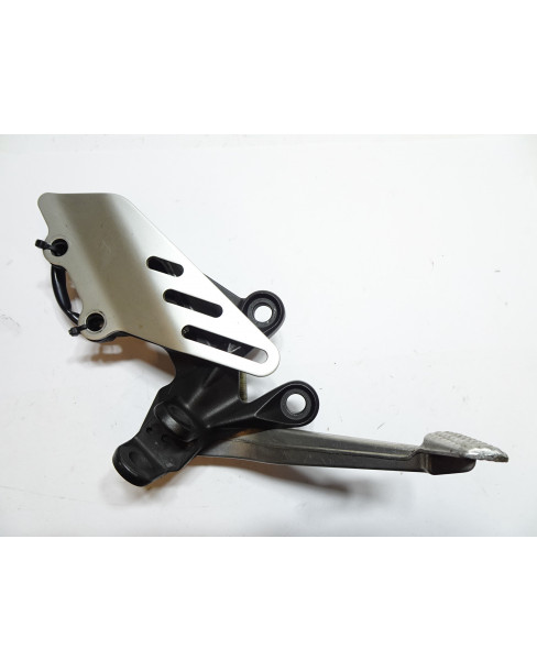 Kawasaki ZZR1400, fäste fotpinne höger