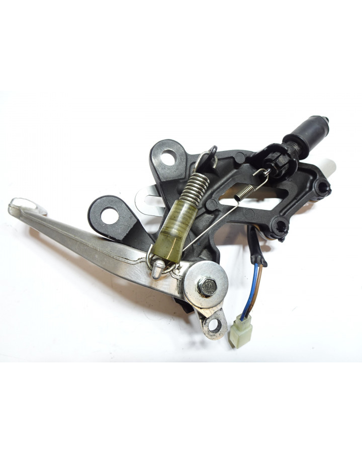 Kawasaki ZZR1400, fäste fotpinne höger