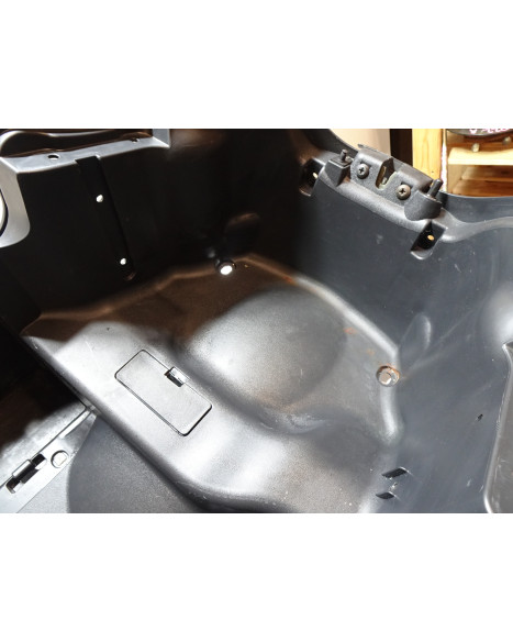 Piaggio MP3 500, sadellåda