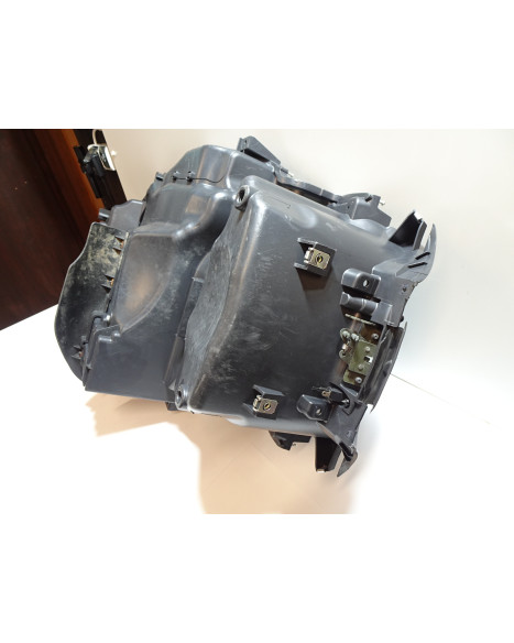 Piaggio MP3 500, sadellåda